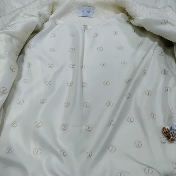 Luxelim Ivory Classic Boucle Wool Tweed Gold Tone Buttons Cropped Jacket Size XS - Picture 7 of 14